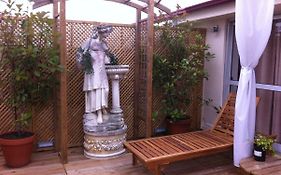 Apartment Garden Music
